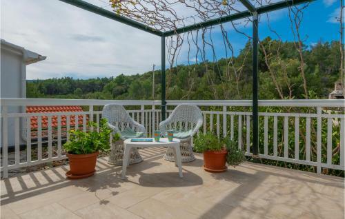 Awesome Apartment In Vrboska With 2 Bedrooms