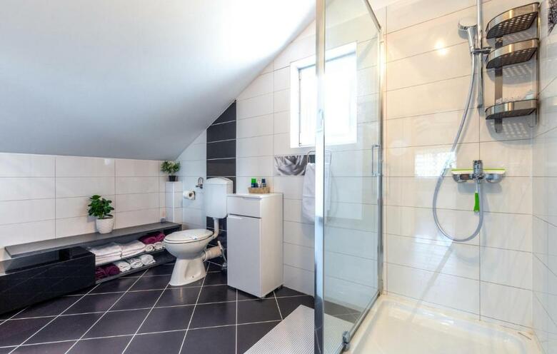 Nice Home In Vrlika With Wifi And 4 Bedrooms