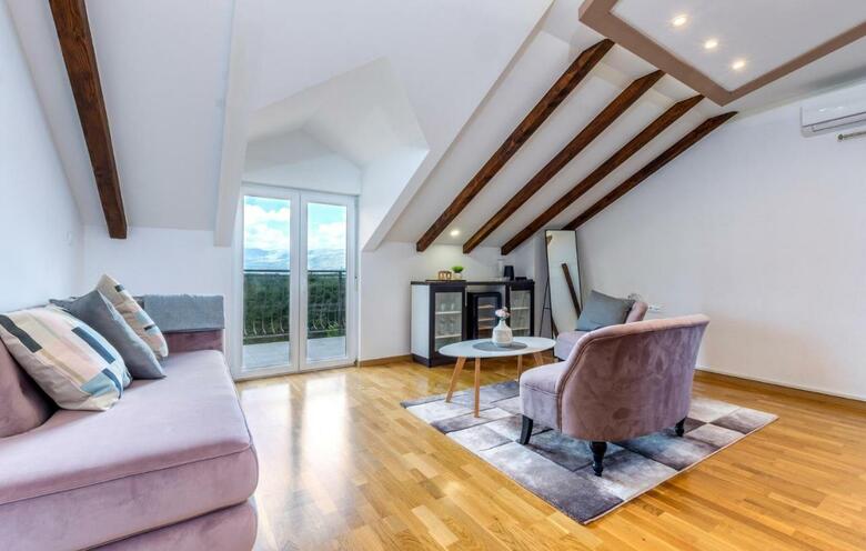 Nice Home In Vrlika With Wifi And 4 Bedrooms