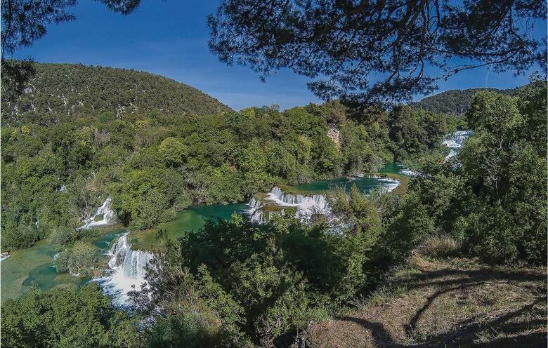 Nice Home In Vrlika With Wifi And 4 Bedrooms