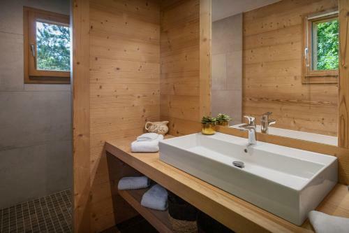 Chalet Hychris - Ovo Network