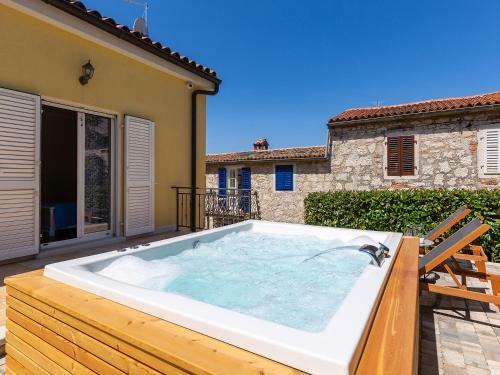 Villa Alba Vrsar With Jacuzzi And Sea View