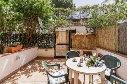 Lovely Apartment With Patio And Private Parking