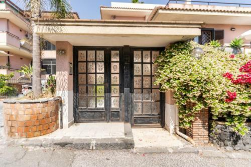 Lovely Apartment With Patio And Private Parking