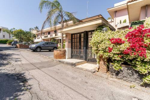Lovely Apartment With Patio And Private Parking