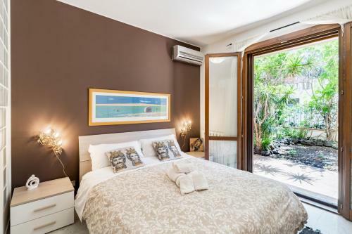Lovely Apartment With Patio And Private Parking
