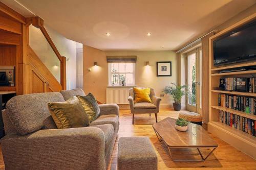 Garden Stable At Hallsteads: Luxury Stone Cottage, With Parking