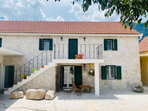 Charming And Authentic Stone Villa Stani?