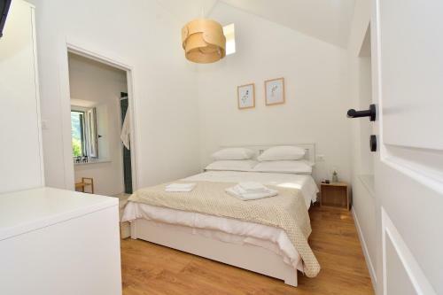 Charming And Authentic Stone Villa Stani?