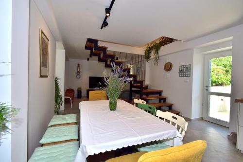 Charming And Authentic Stone Villa Stani?