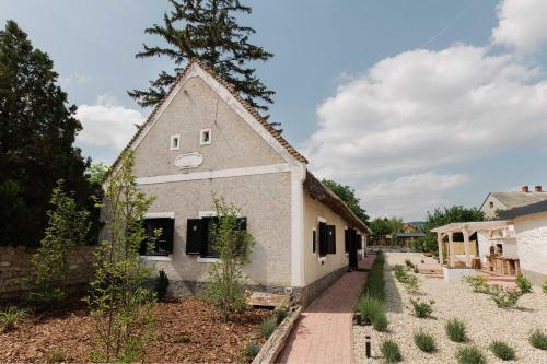 Z�ld Tulip�n Vend�gh�z - Balaton Apartman