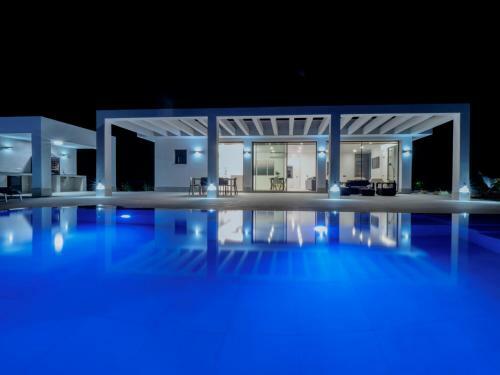 Cubo's Los Javieles Infinity View Pool