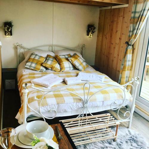 Cwt Melyn, Shepherds Hut With Views