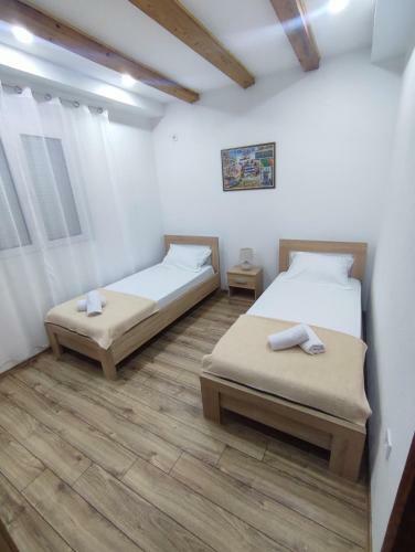 Holiday Home N&s
