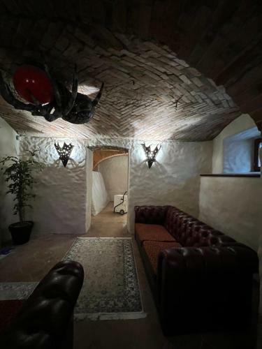 Tilt? 5 Basement Jacuzzi Apartment