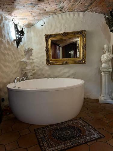 Tilt? 5 Basement Jacuzzi Apartment