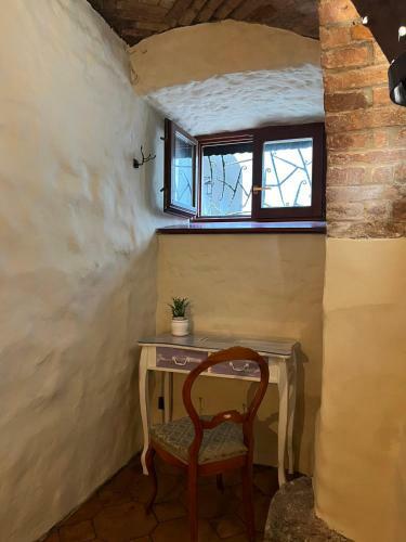 Tilt? 5 Basement Jacuzzi Apartment
