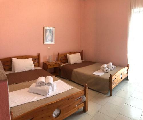 Hostal Rena Apartments