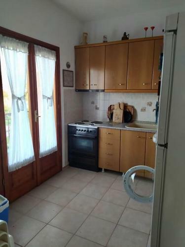 Villa Litsa! Quiet Place, Beautiful Garden, Near Beach!