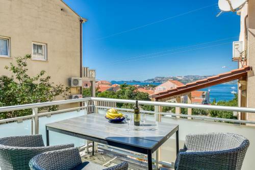 Sunny View Apartment