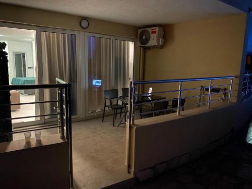 Deluxe Pool Apartment 4