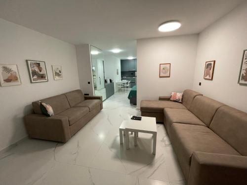 Deluxe Pool Apartment 4