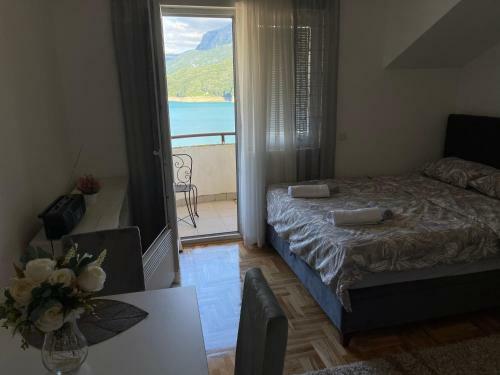 Zora Apartment