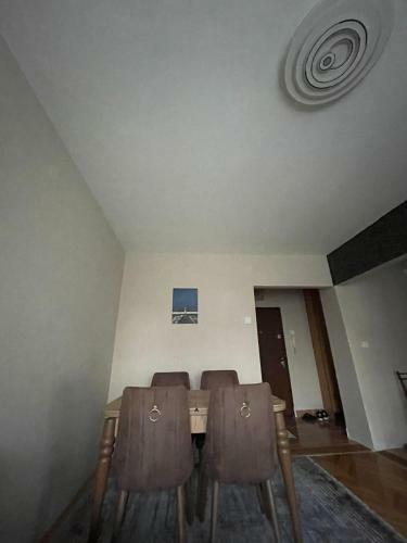 Apartman 27