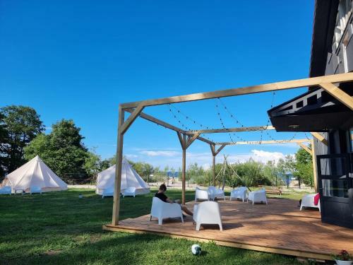 Glamping V?rnu Republika
