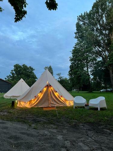 Glamping V?rnu Republika