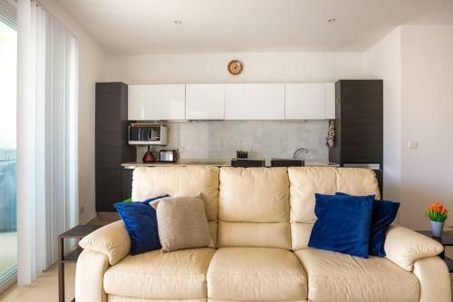Luxury Seafront 2 Bedroom Apartment In Spinola Bay