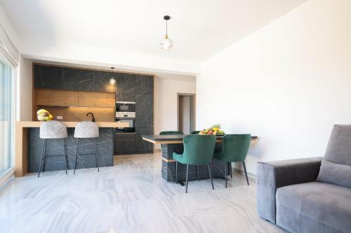 Poolincluded Villa Green Oasis
