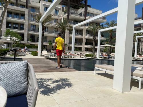Dark Stallion Apartment In Porto Montenegro
