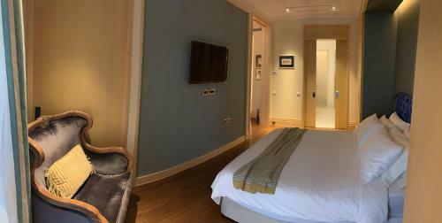 Dark Stallion Apartment In Porto Montenegro