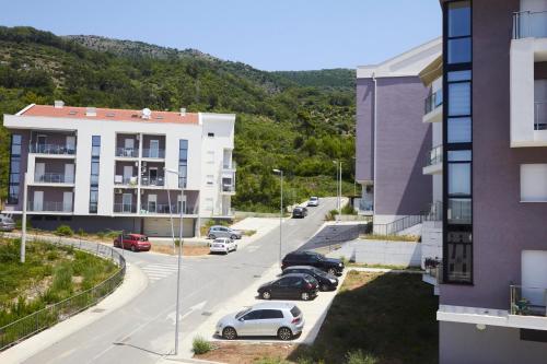 Lovely One Bedroom Apartment In Tivat