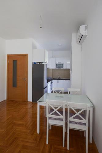Lovely One Bedroom Apartment In Tivat
