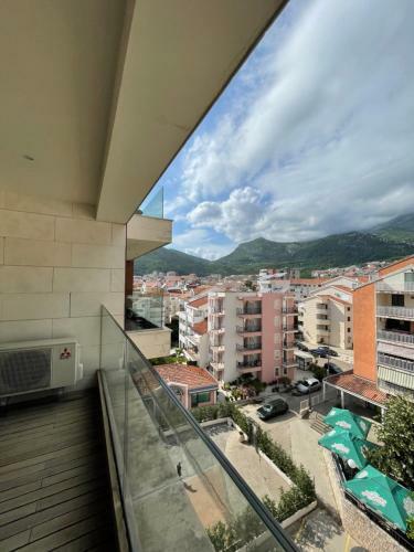 Sunny Boulevard Apartment