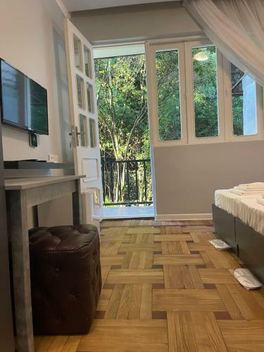 Hostal Grey House