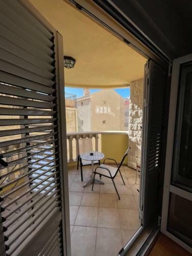 Pr?no Beach Front Studio Apartment With Balcony