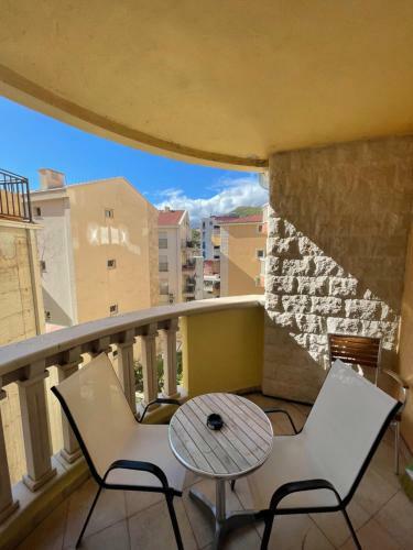 Pr?no Beach Front Studio Apartment With Balcony