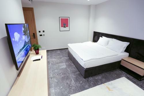 Hotel 12