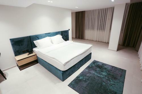 Hotel 12