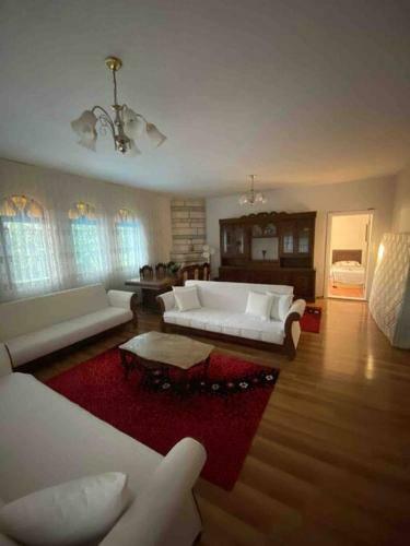 Villaras Garden �zel Havuzlu E?yal?