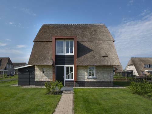 Beautiful, Chic Villa With A Fireplace At The Tjeukemeer