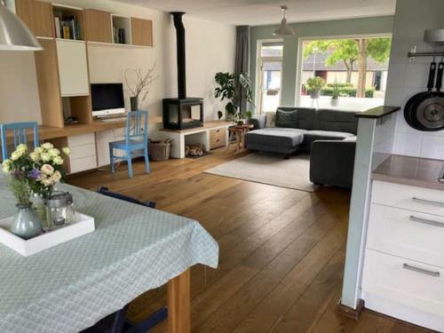 Apartamento Twee-onder-een-kap, Ruime Tuin, Stad