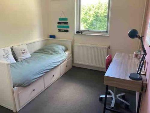 Apartamento Twee-onder-een-kap, Ruime Tuin, Stad