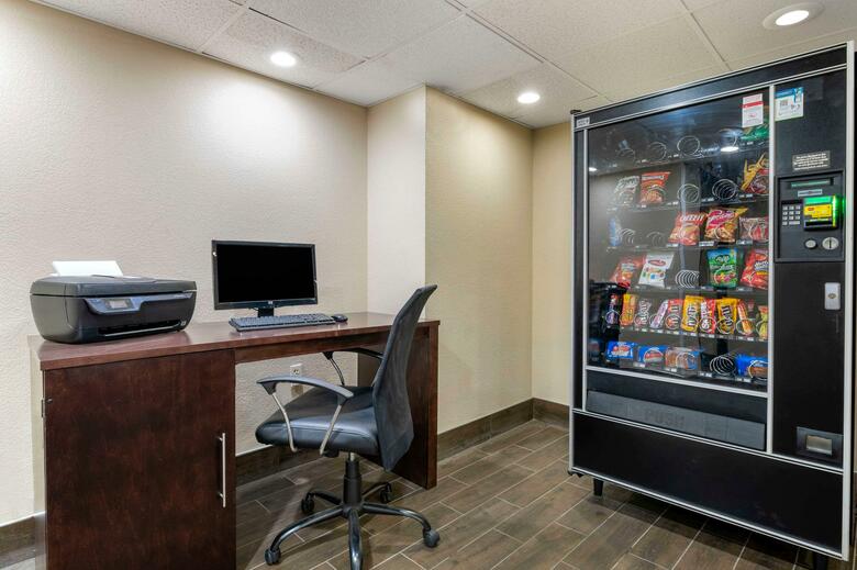 Hotel Comfort Inn & Suites North At The Pyramids