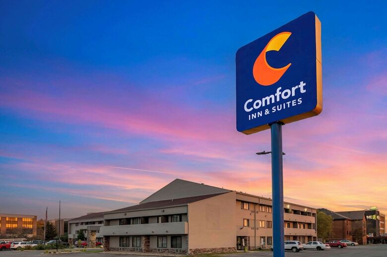 Hotel Comfort Inn & Suites North At The Pyramids