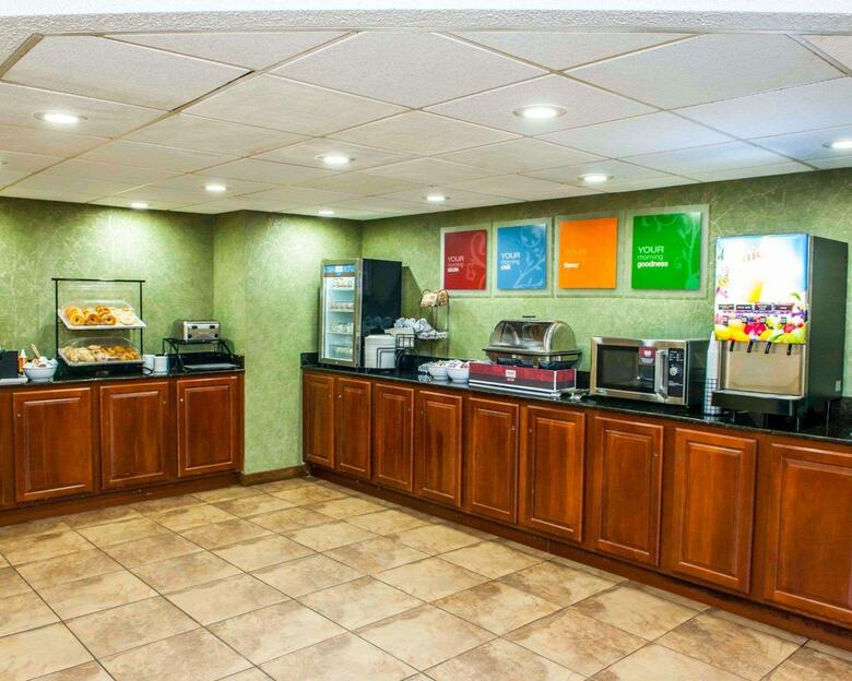 Hotel Comfort Inn & Suites North At The Pyramids