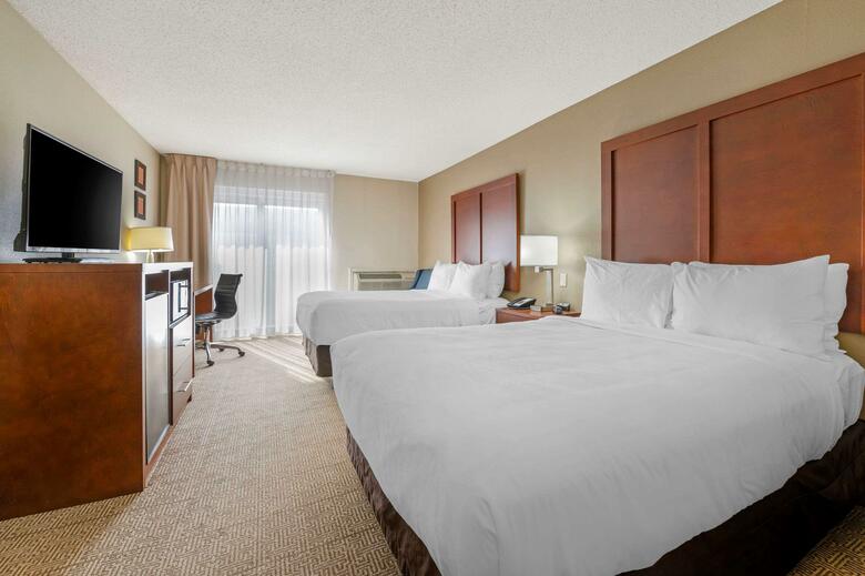Hotel Comfort Inn & Suites North At The Pyramids